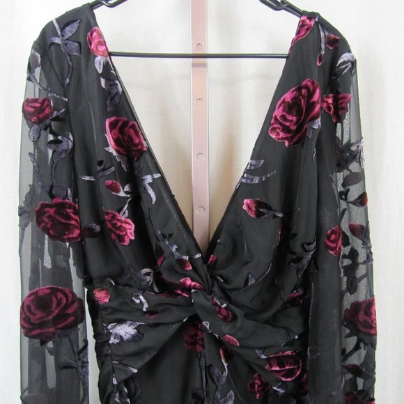 NWT Majorelle XL Revolve Ava Deep V Dress in Black Floral Red Roses Velvet - Picture 6 of 8